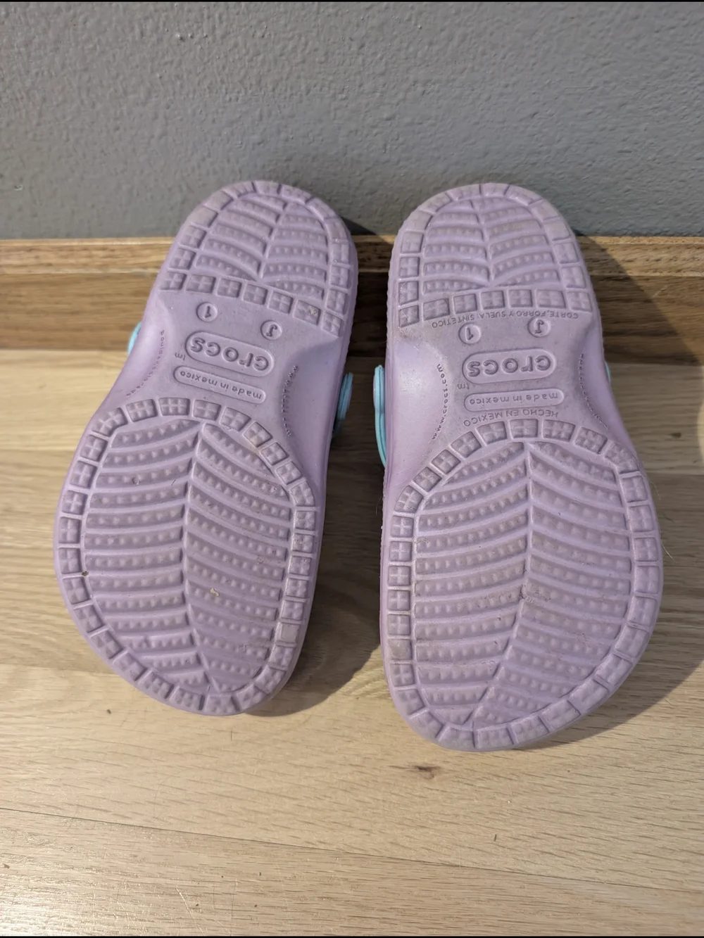 Disney Frozen Girls' Crocs Lavender - Picture 5 of 5